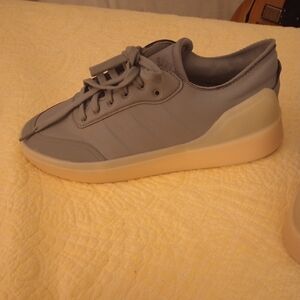 NEW with Tag Men's Adidas Tennis Shoe Size 7.5